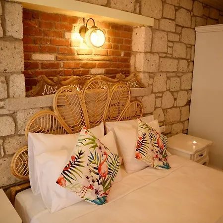 Naz ألاتشاتي