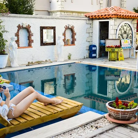 Naz ألاتشاتي