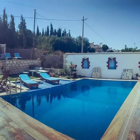 فندق مبيت وإفطار Naz ألاتشاتي